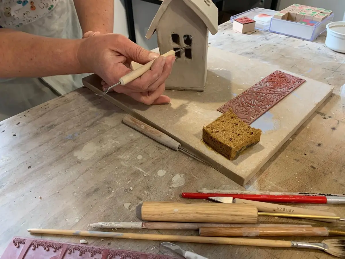Modellierkurse Töpfern in Fürholzen: Eigene Projekte umsetzen in kleinen Gruppen. Material & erster Brand inkl., Glasurkurs oder Tauchglasur optional.